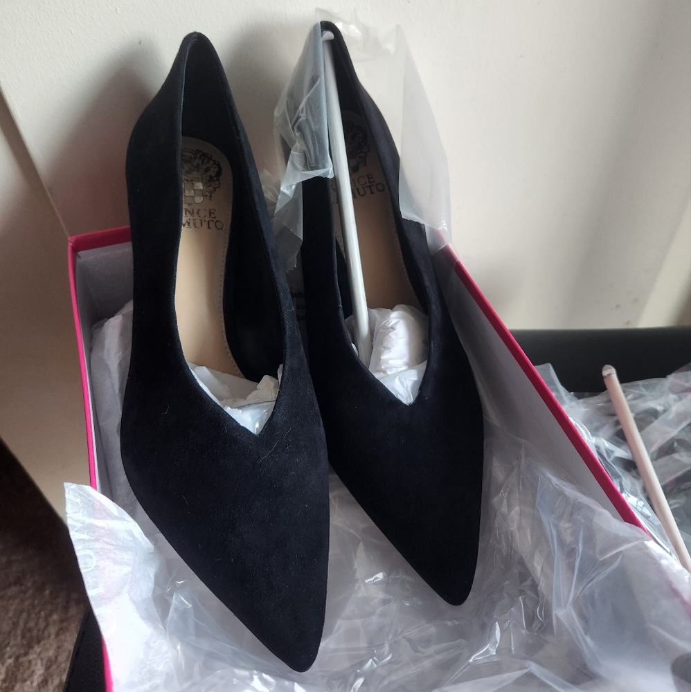 Vince Camuto Ankia Suede Pump size 7
